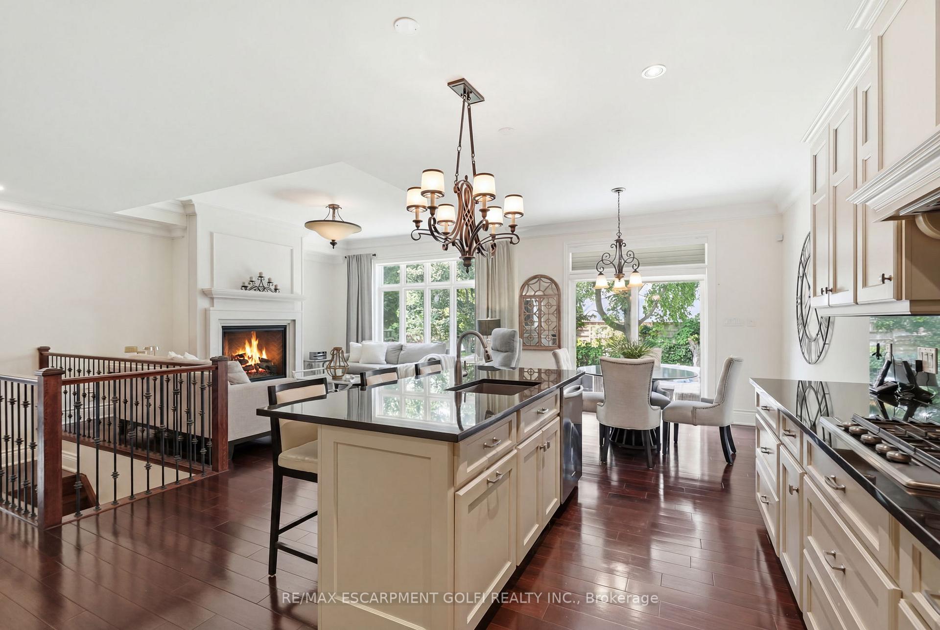 Photo 7 of 586 Maple Avenue, Burlington, Brant — HOMEH