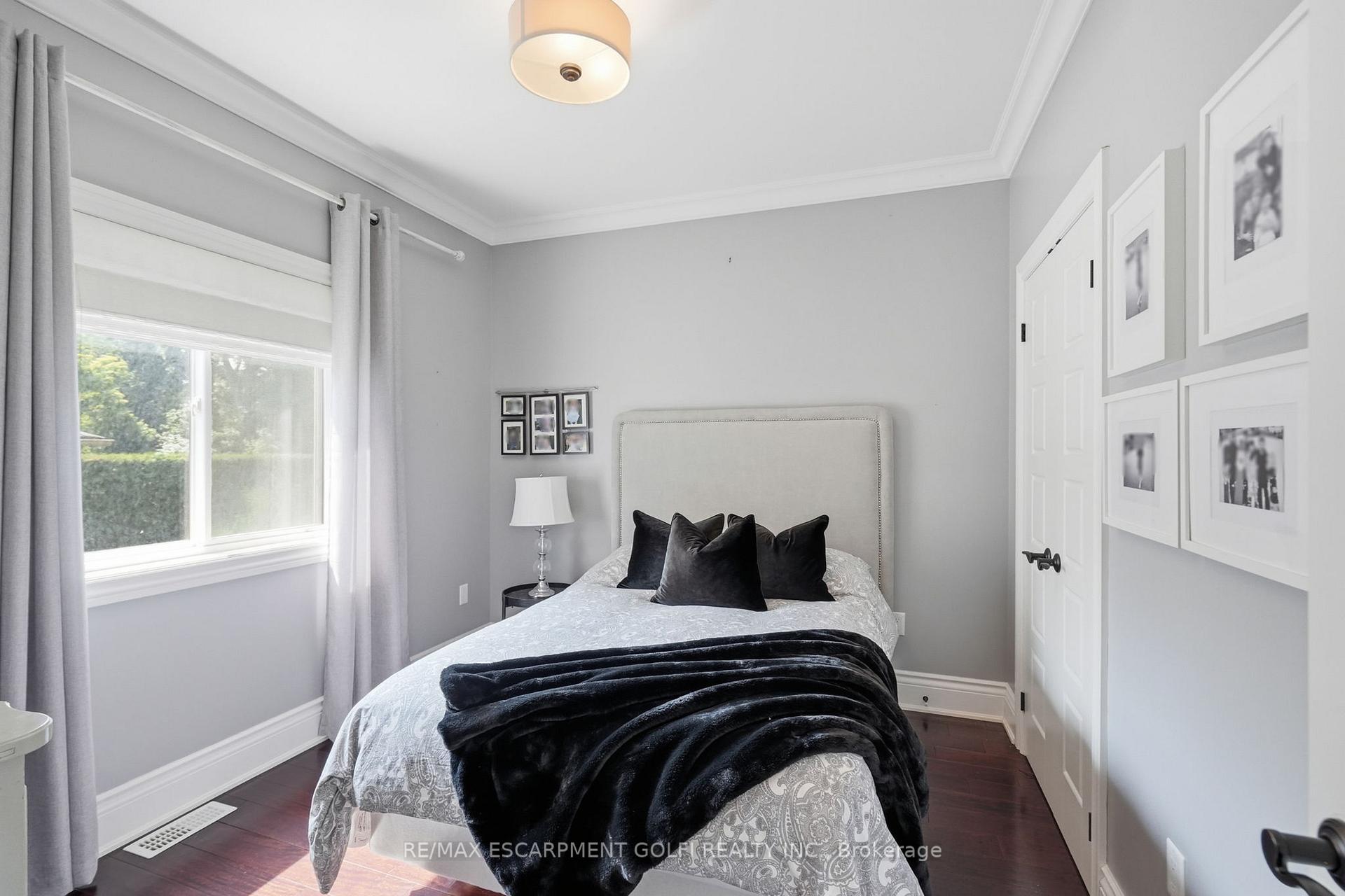 Photo 10 of 586 Maple Avenue, Burlington, Brant — HOMEH