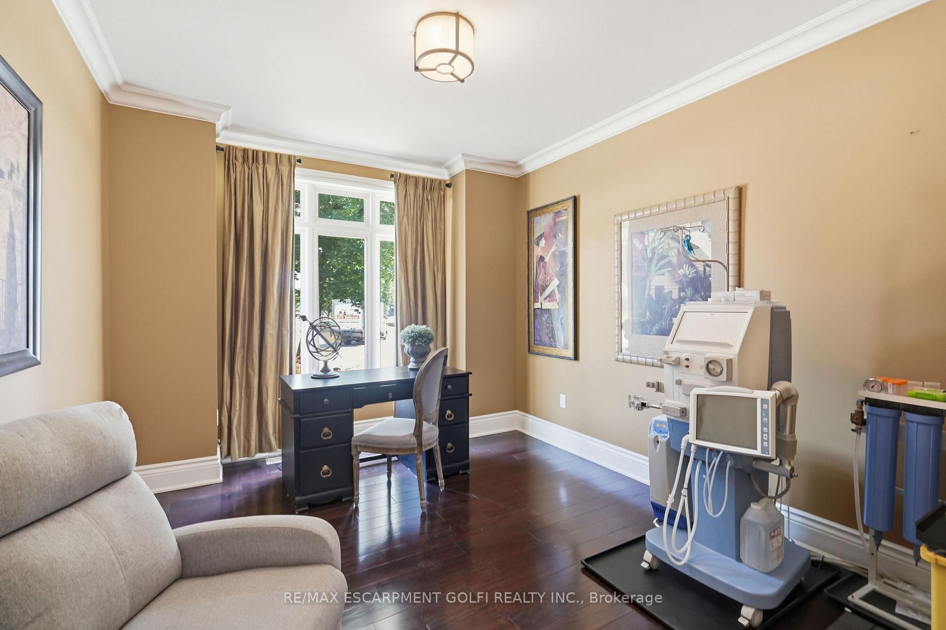 Photo 11 of 586 Maple Avenue, Burlington, Brant — HOMEH