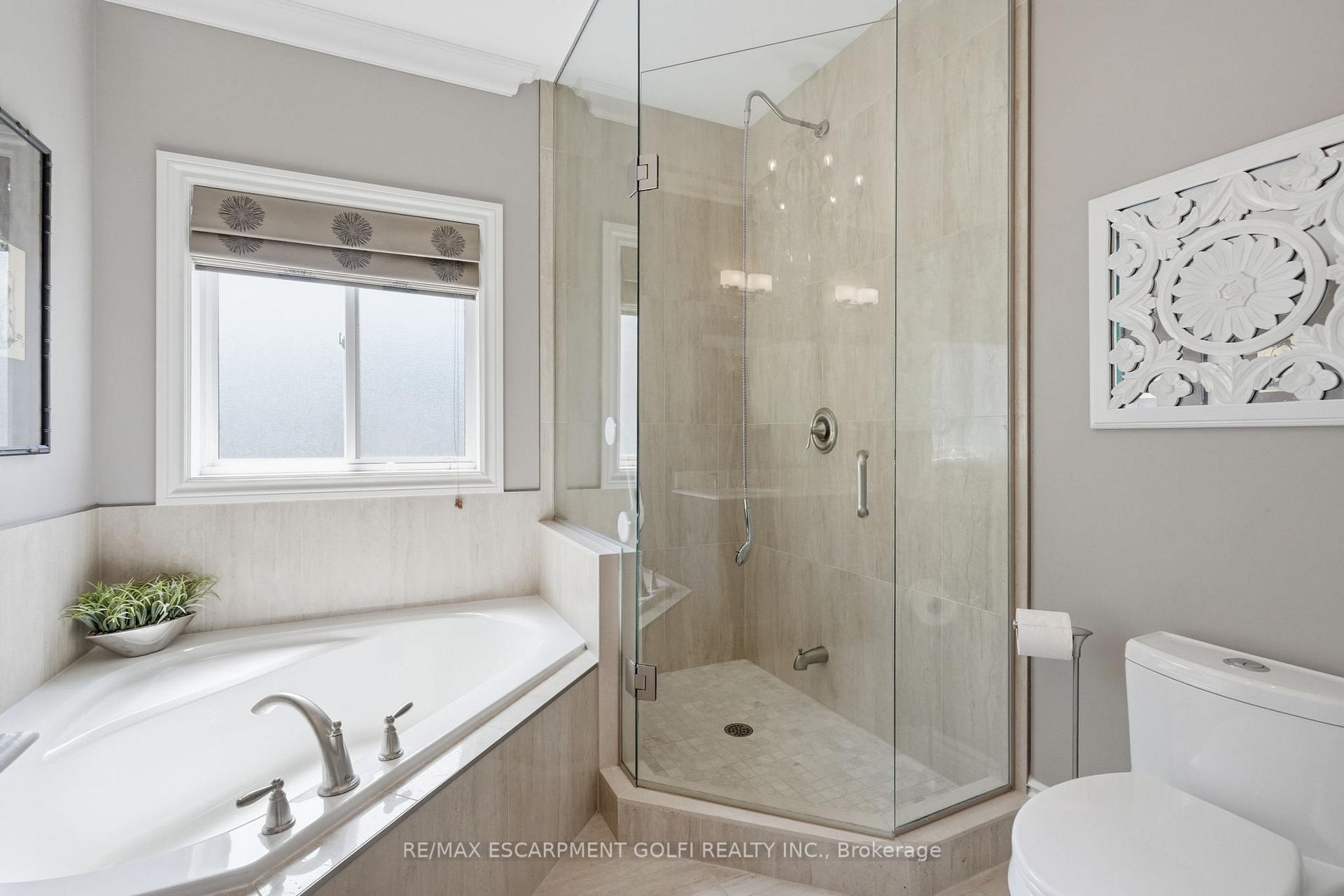 Photo 14 of 586 Maple Avenue, Burlington, Brant — HOMEH