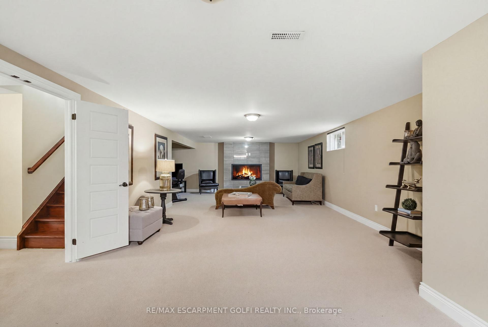 Photo 15 of 586 Maple Avenue, Burlington, Brant — HOMEH