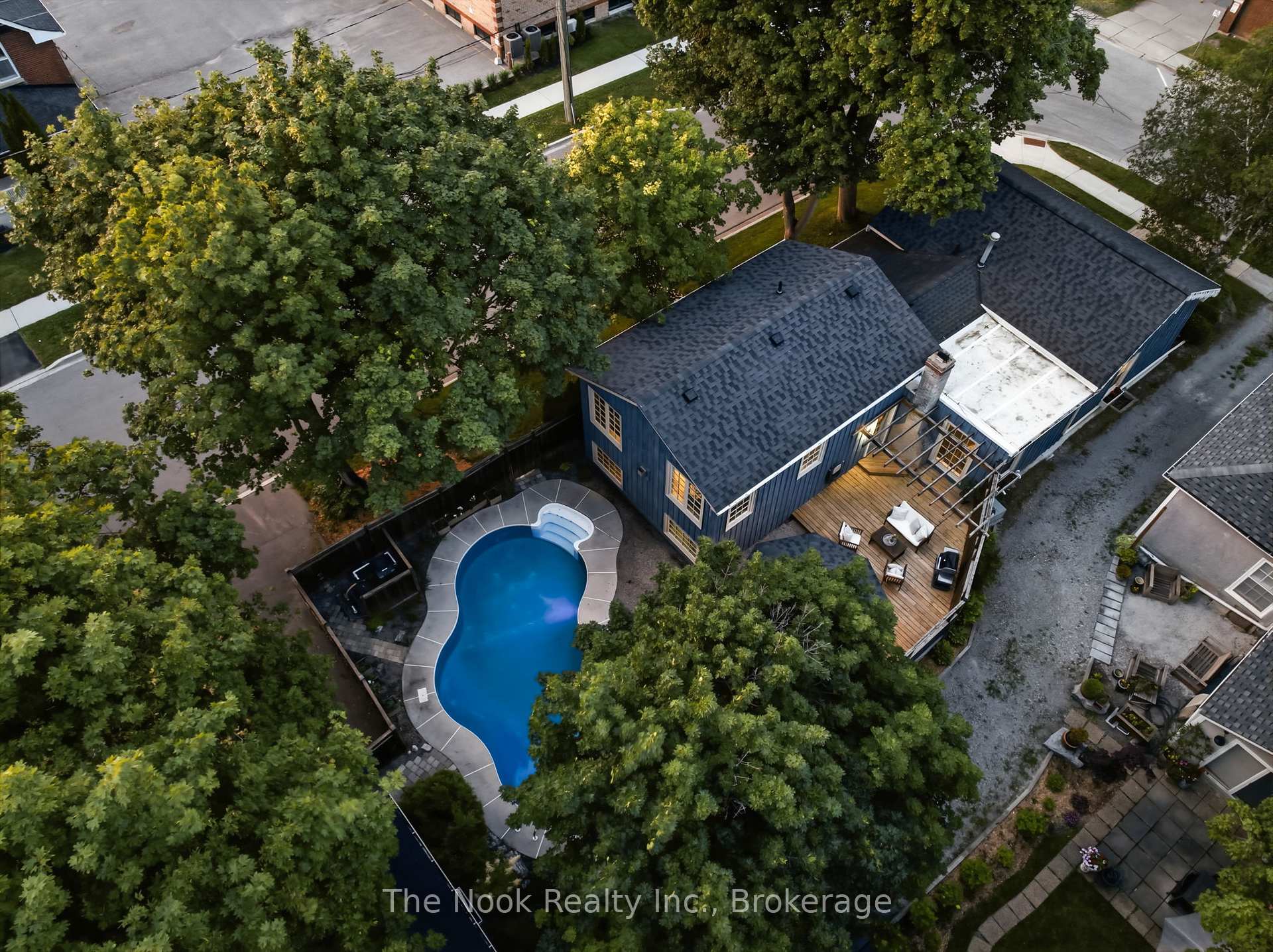 Photo 2 of 400 Byron Street S, Whitby, Downtown Whitby — HOMEH
