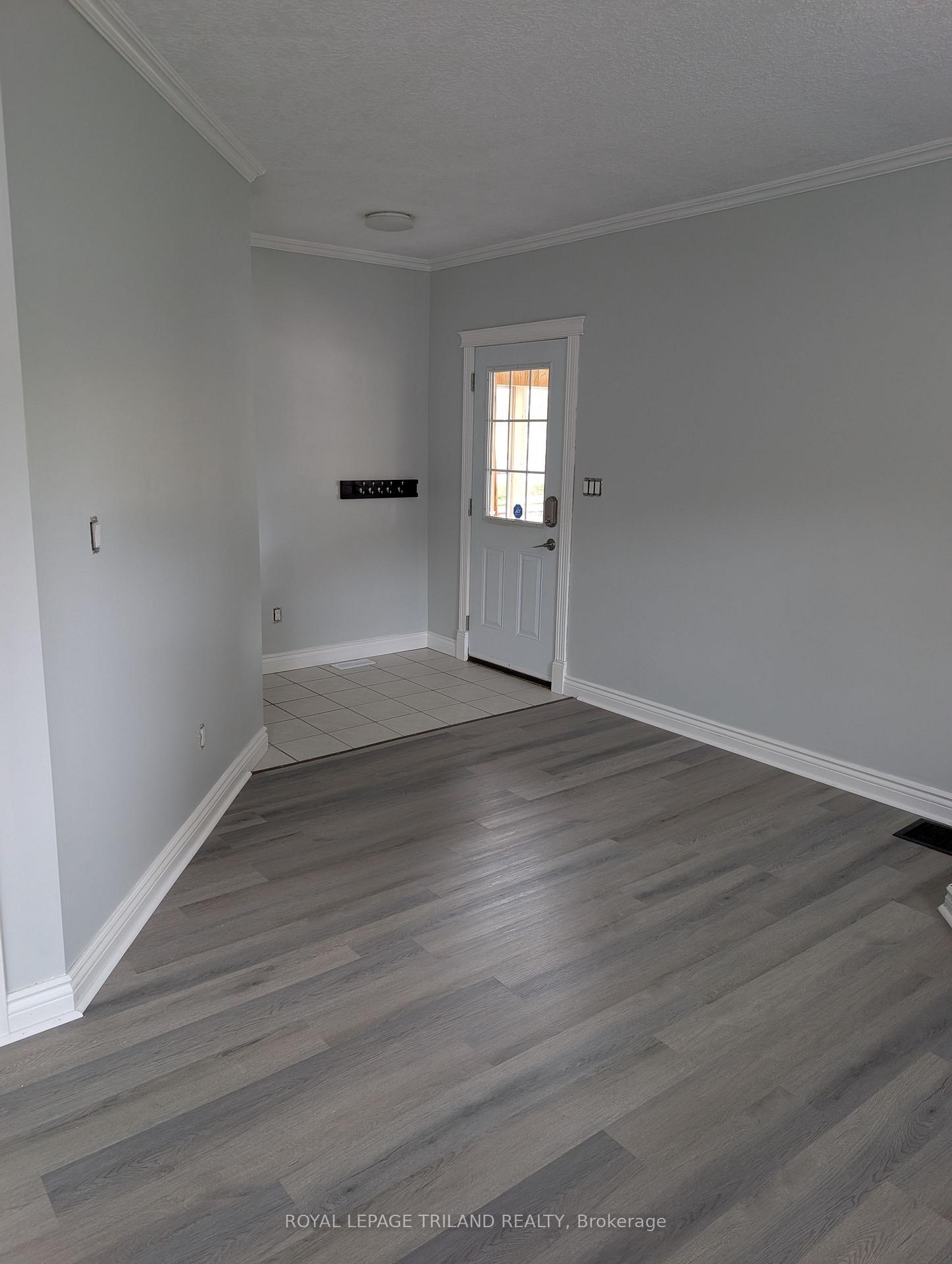Photo 4 of 256 Edinburgh Street, London, North N — HOMEH