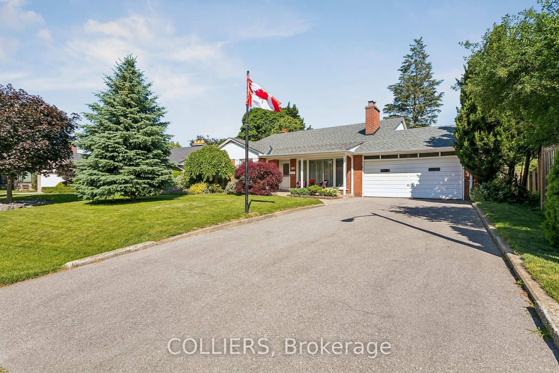 Photo 2 of 24 Tettenhall Road, Etobicoke, Princess-Rosethorn — HOMEH