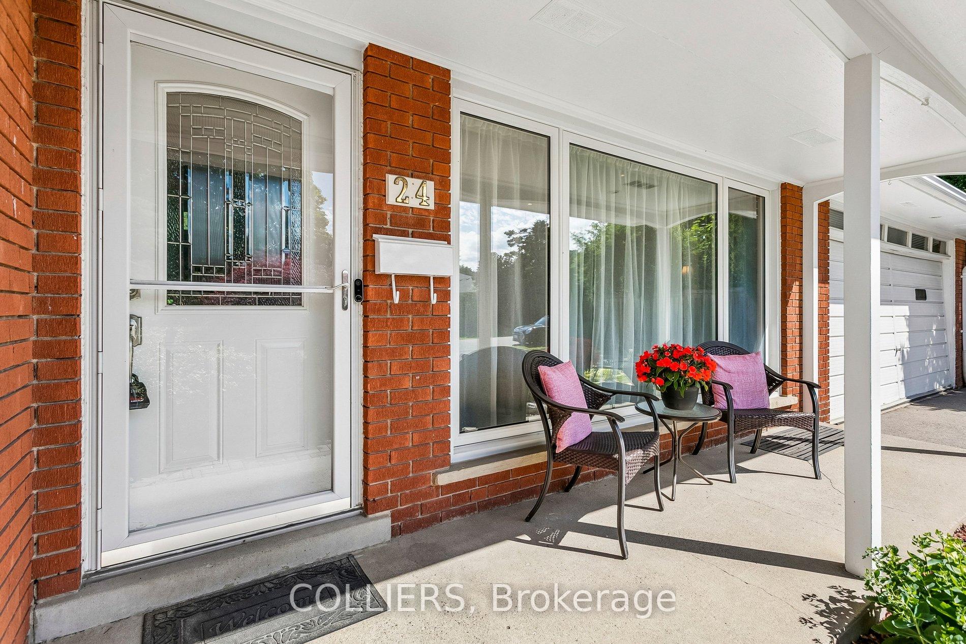 Photo 3 of 24 Tettenhall Road, Etobicoke, Princess-Rosethorn — HOMEH