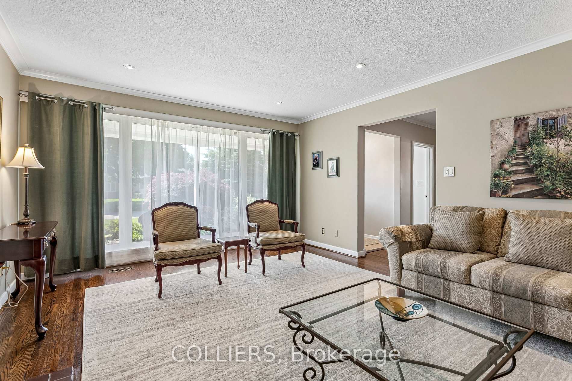 Photo 5 of 24 Tettenhall Road, Etobicoke, Princess-Rosethorn — HOMEH