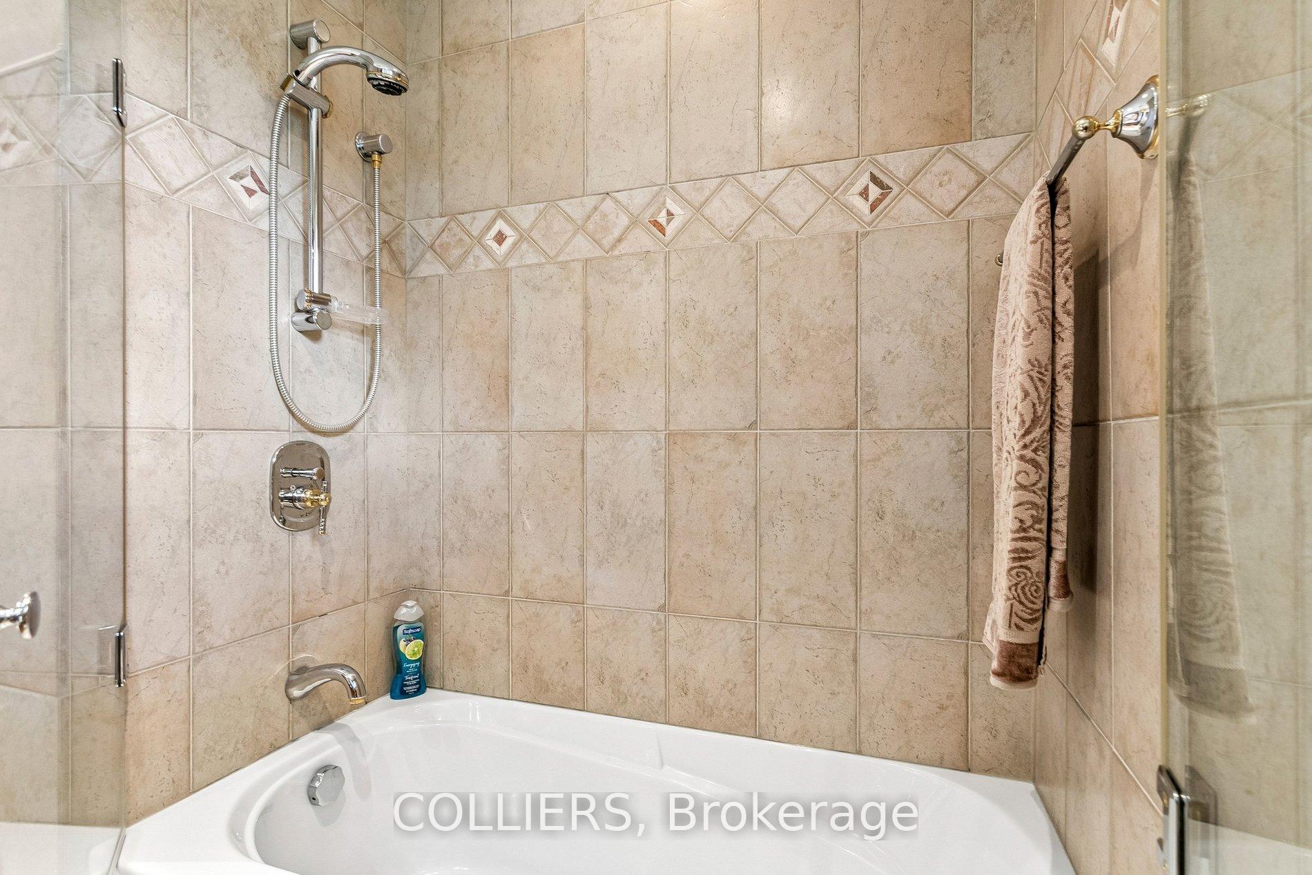 Photo 19 of 24 Tettenhall Road, Etobicoke, Princess-Rosethorn — HOMEH