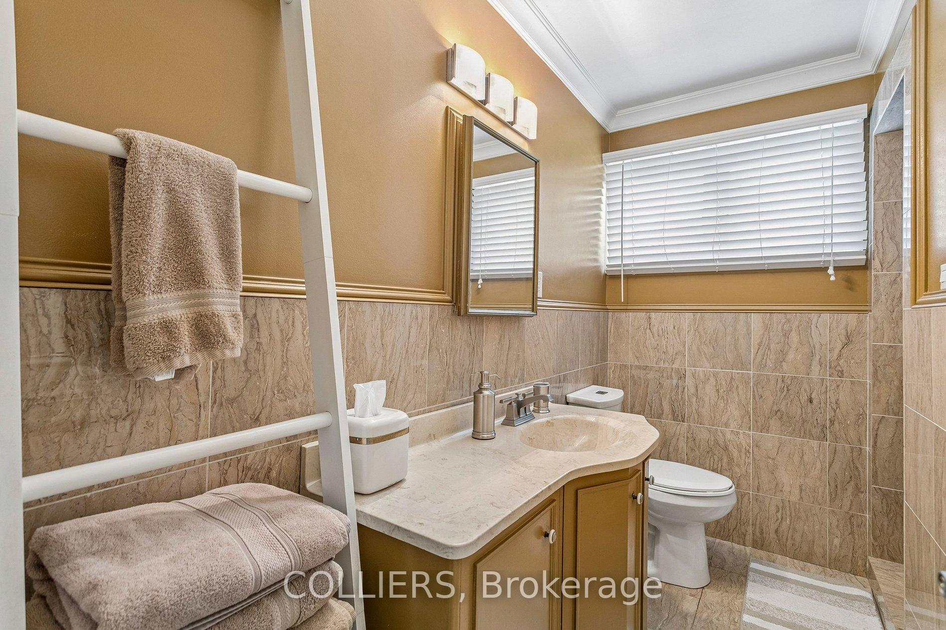 Photo 34 of 24 Tettenhall Road, Etobicoke, Princess-Rosethorn — HOMEH