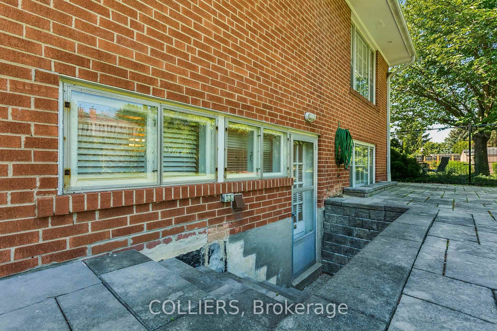 Photo 44 of 24 Tettenhall Road, Etobicoke, Princess-Rosethorn — HOMEH