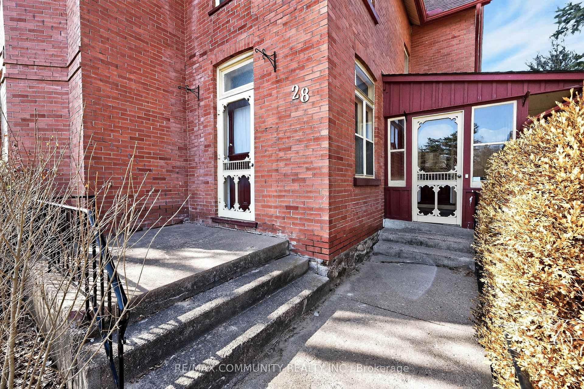Photo 2 of 28 Queen Street, Innisfil, Cookstown — HOMEH