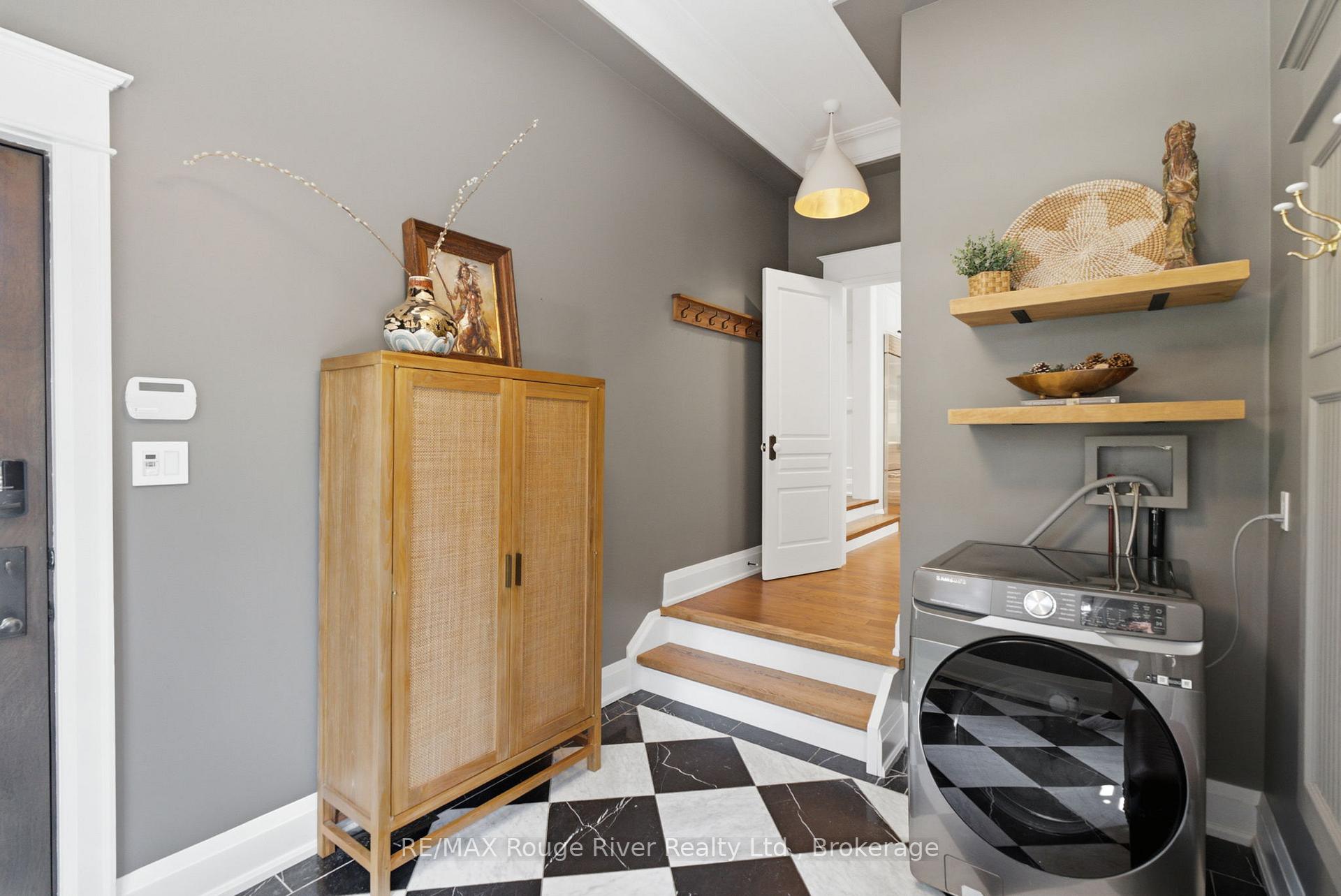 Photo 19 of 505 King Street, Whitby, Downtown Whitby — HOMEH