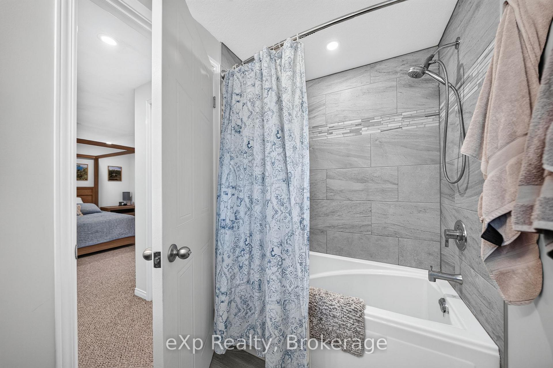 Photo 21 of 27 Parker Place, Guelph, Victoria North — HOMEH