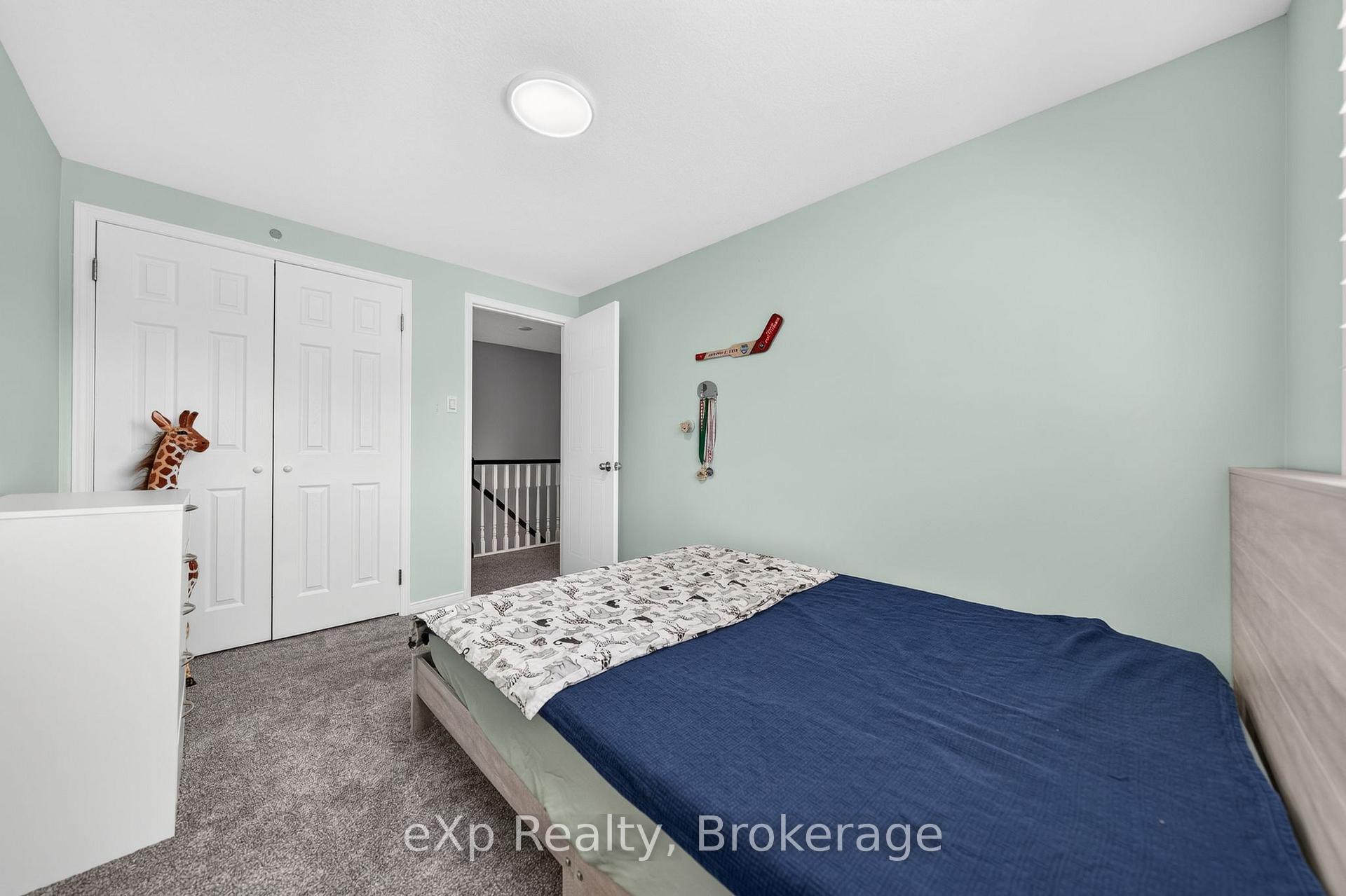 Photo 23 of 27 Parker Place, Guelph, Victoria North — HOMEH