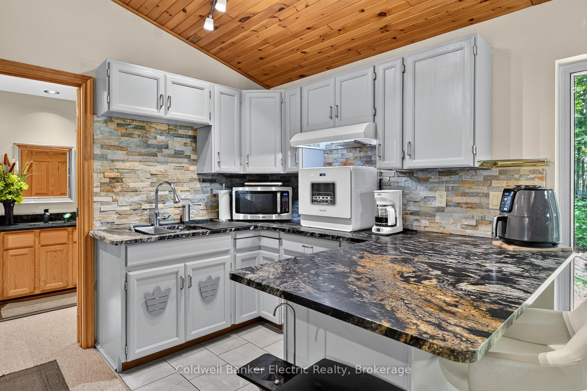 Photo 33 of 2265 Cameron Line, Asphodel-Norwood, Rural Asphodel-Norwood — HOMEH