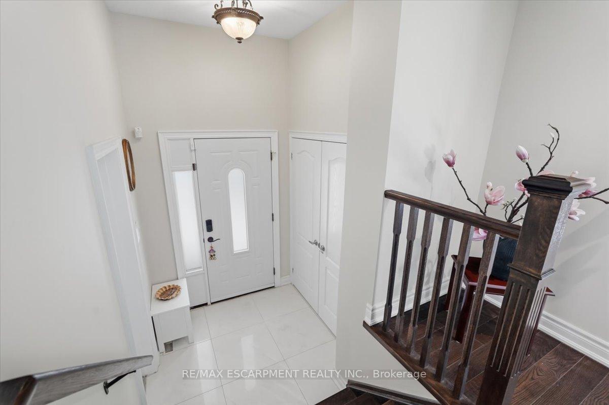 Photo 3 of 140 Romain Crescent, Oakville, College Park — HOMEH