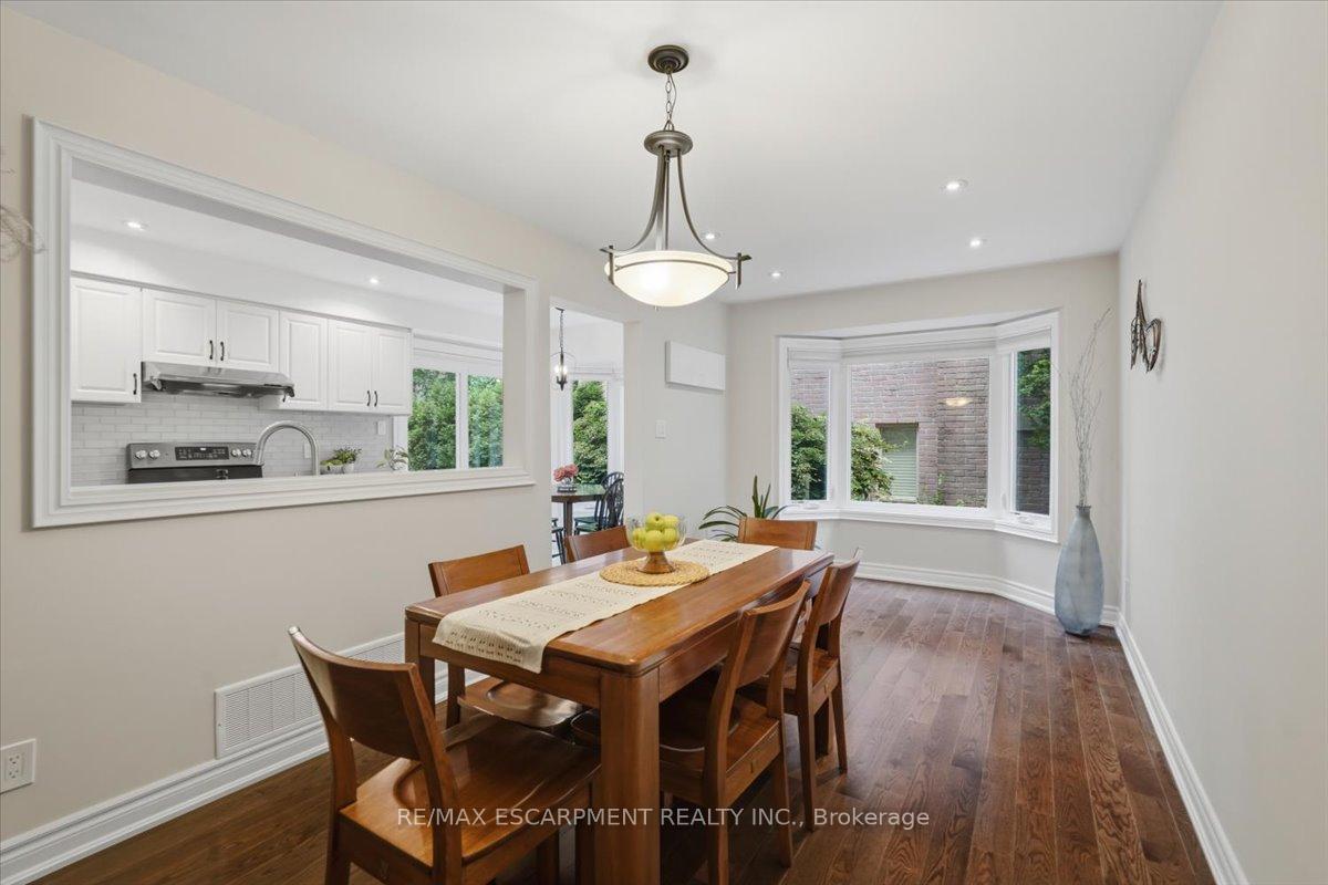 Photo 4 of 140 Romain Crescent, Oakville, College Park — HOMEH