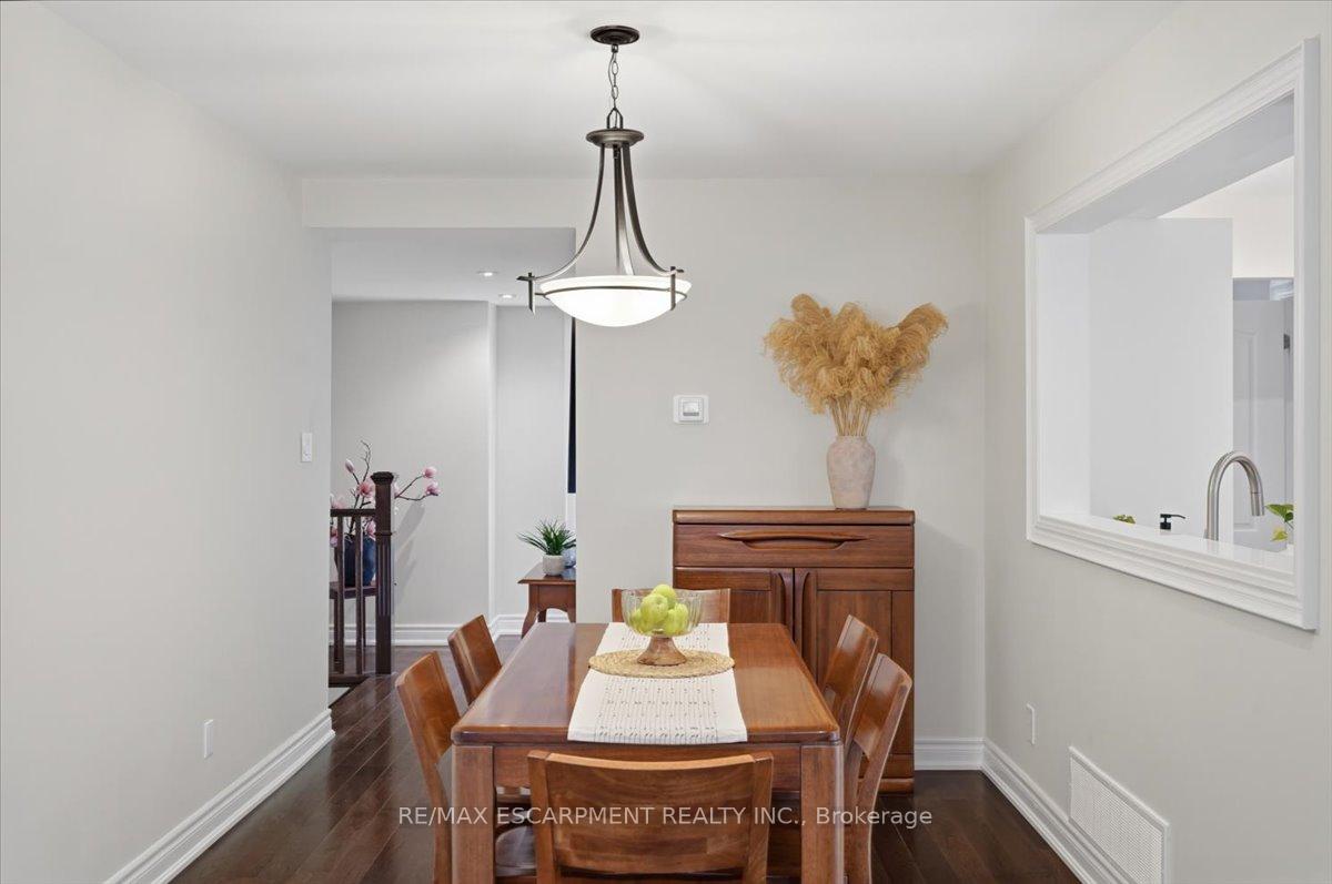Photo 5 of 140 Romain Crescent, Oakville, College Park — HOMEH