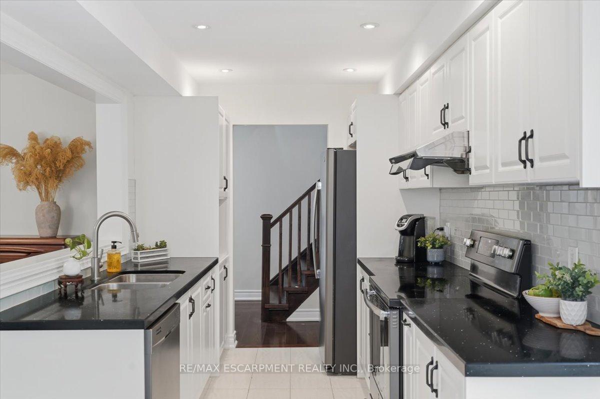 Photo 9 of 140 Romain Crescent, Oakville, College Park — HOMEH
