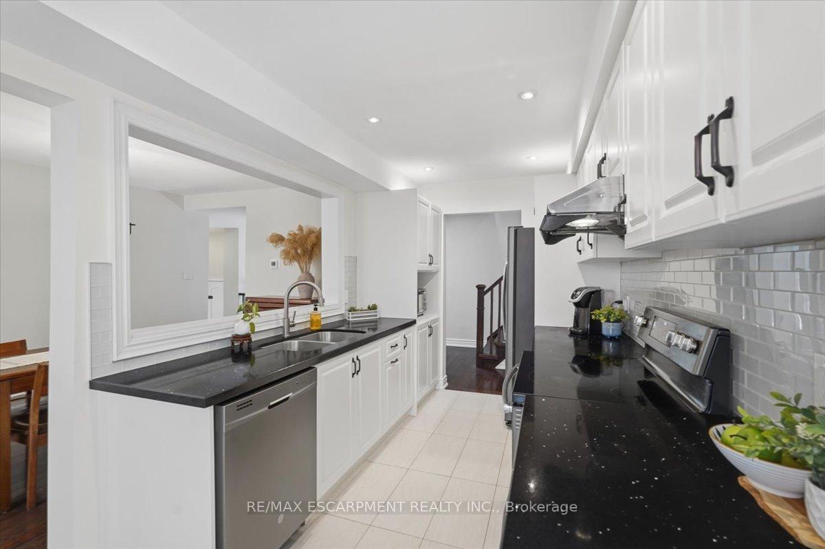 Photo 10 of 140 Romain Crescent, Oakville, College Park — HOMEH