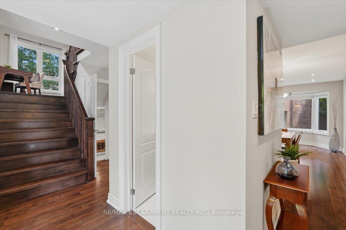 Photo 13 of 140 Romain Crescent, Oakville, College Park — HOMEH