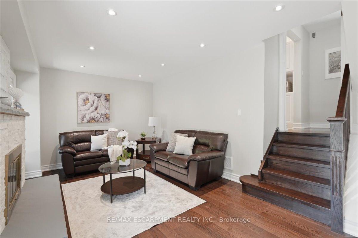 Photo 14 of 140 Romain Crescent, Oakville, College Park — HOMEH