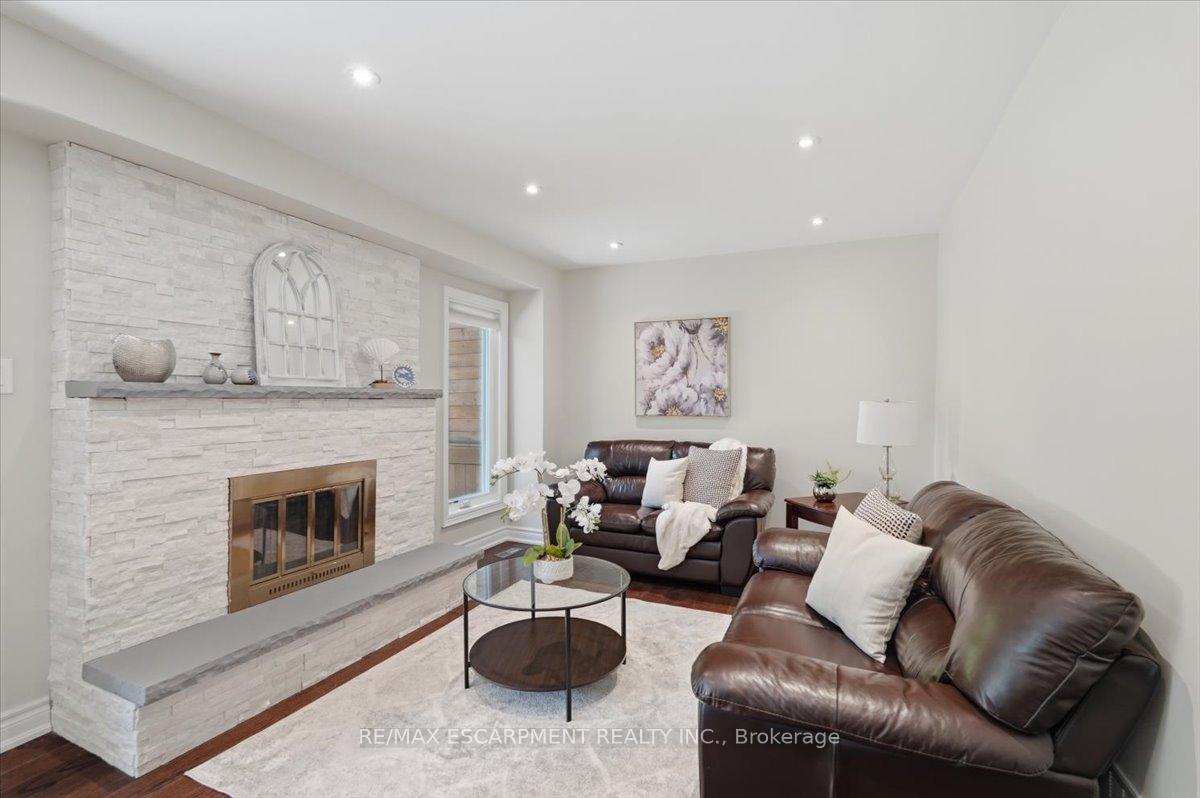 Photo 15 of 140 Romain Crescent, Oakville, College Park — HOMEH