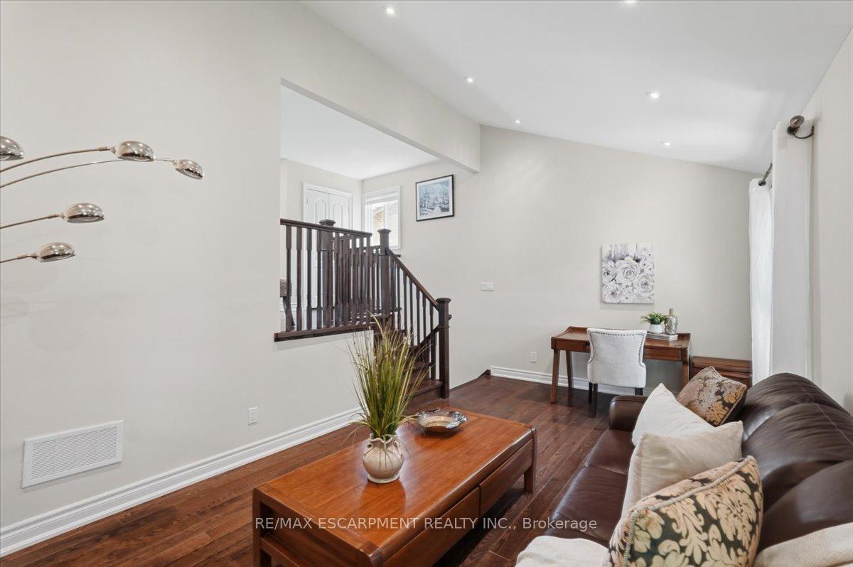 Photo 17 of 140 Romain Crescent, Oakville, College Park — HOMEH