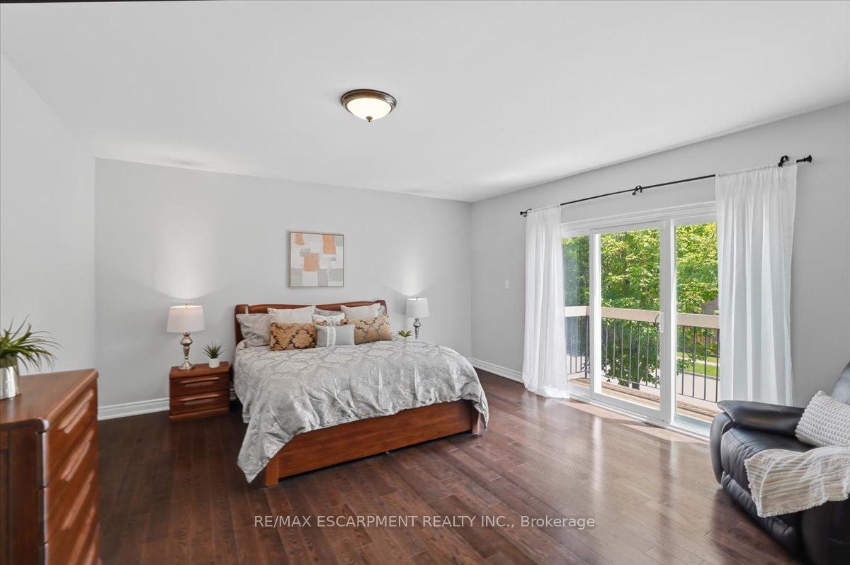 Photo 20 of 140 Romain Crescent, Oakville, College Park — HOMEH