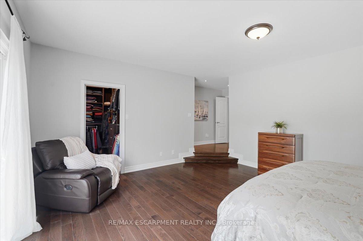 Photo 22 of 140 Romain Crescent, Oakville, College Park — HOMEH