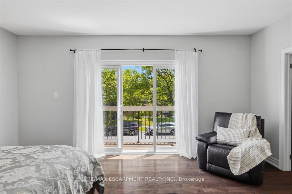 Photo 23 of 140 Romain Crescent, Oakville, College Park — HOMEH