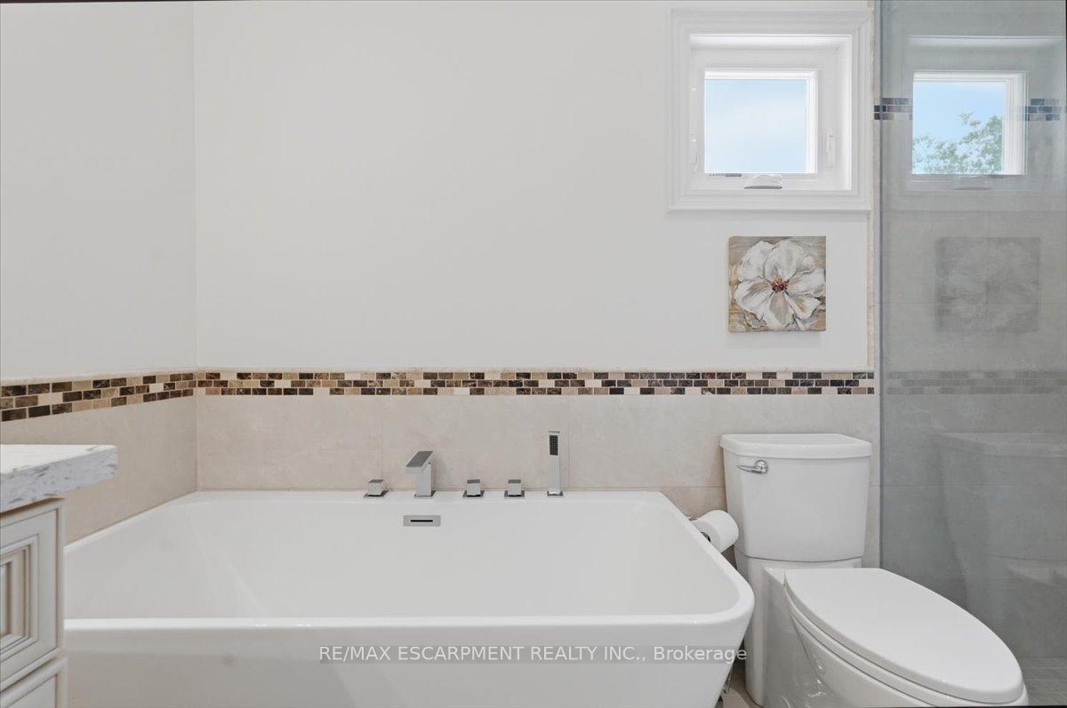 Photo 25 of 140 Romain Crescent, Oakville, College Park — HOMEH