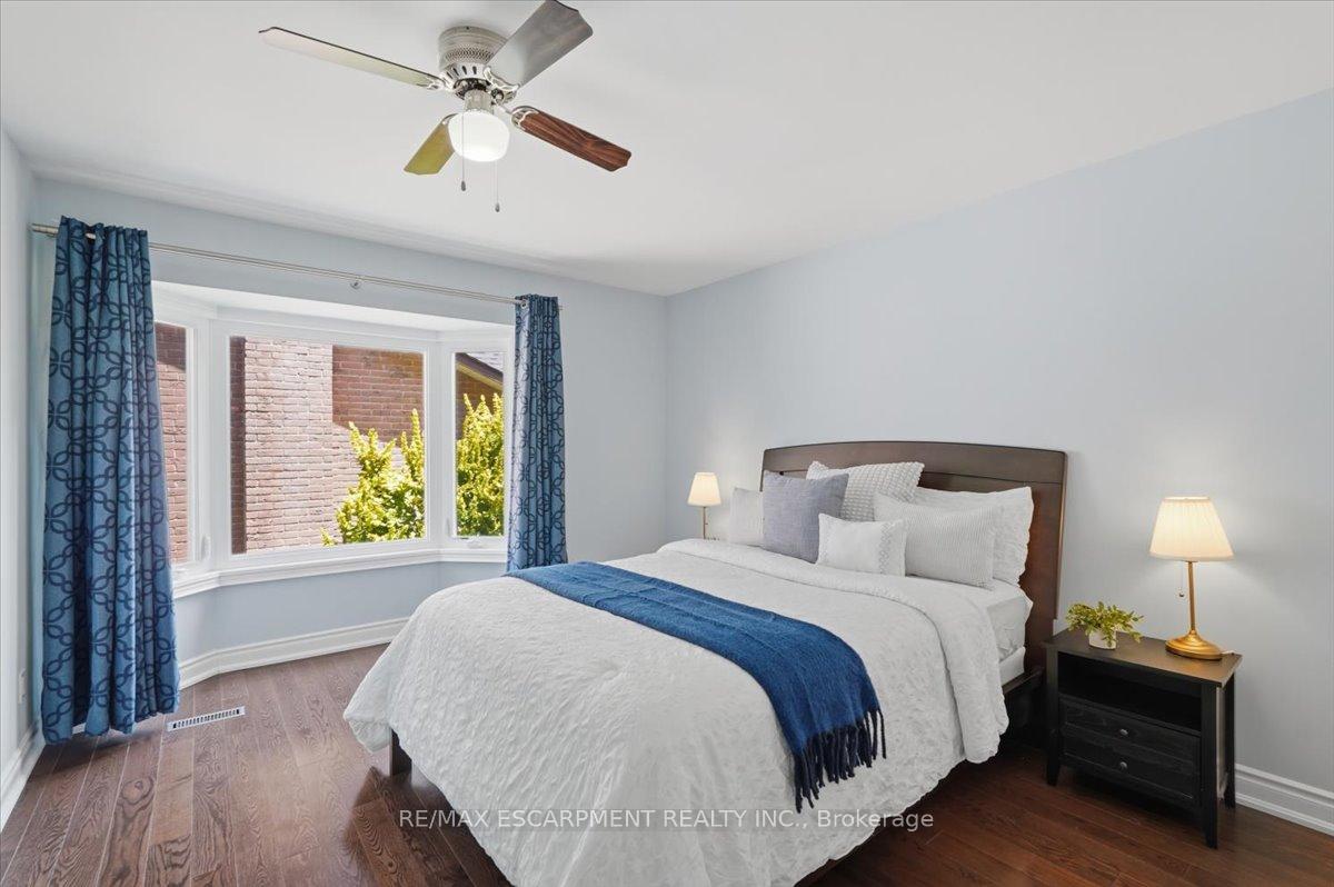 Photo 29 of 140 Romain Crescent, Oakville, College Park — HOMEH