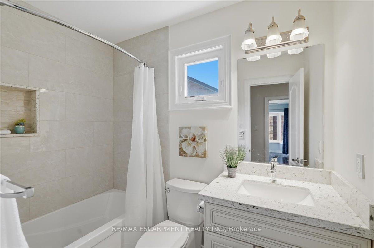 Photo 32 of 140 Romain Crescent, Oakville, College Park — HOMEH