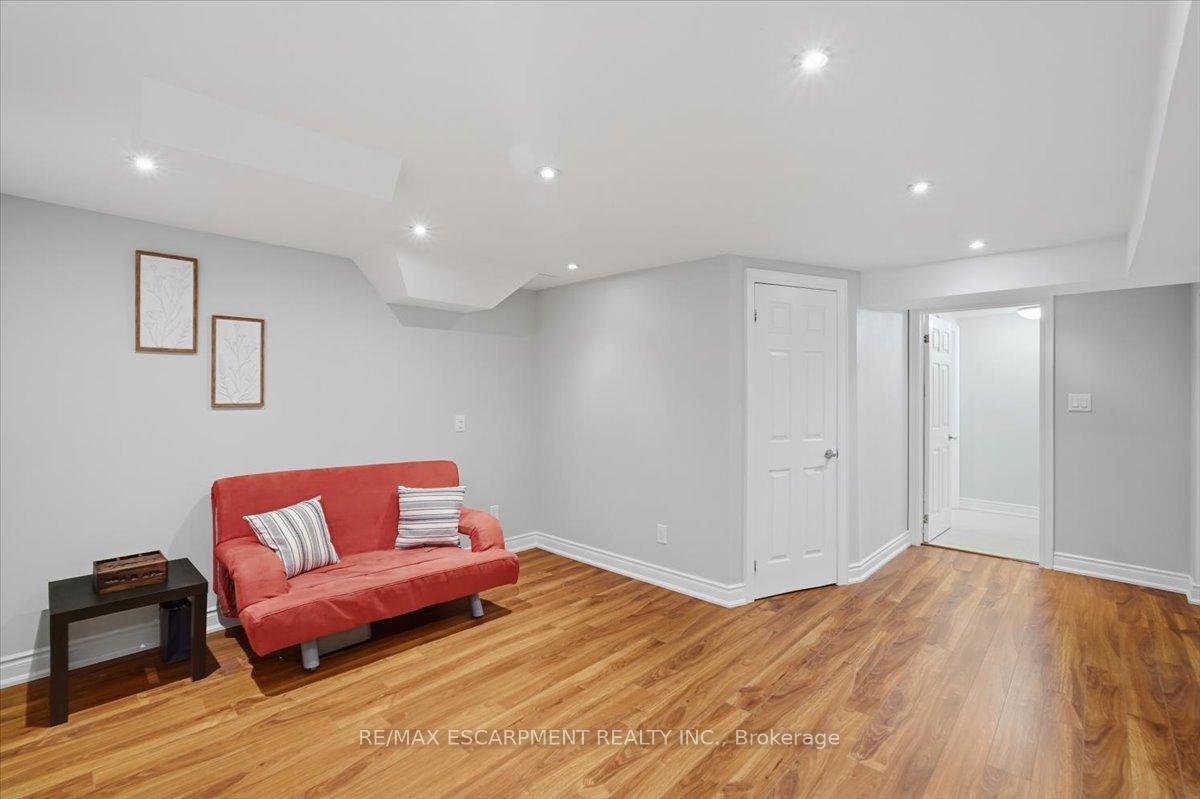 Photo 34 of 140 Romain Crescent, Oakville, College Park — HOMEH