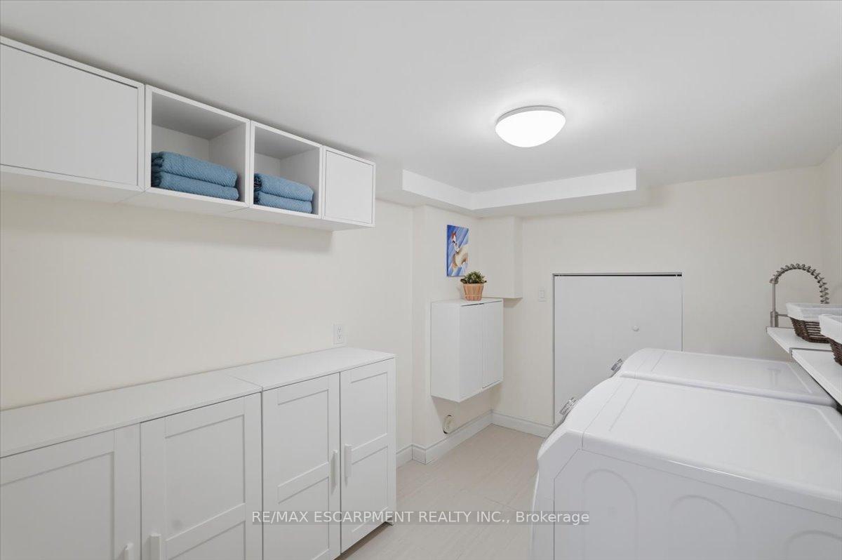Photo 36 of 140 Romain Crescent, Oakville, College Park — HOMEH