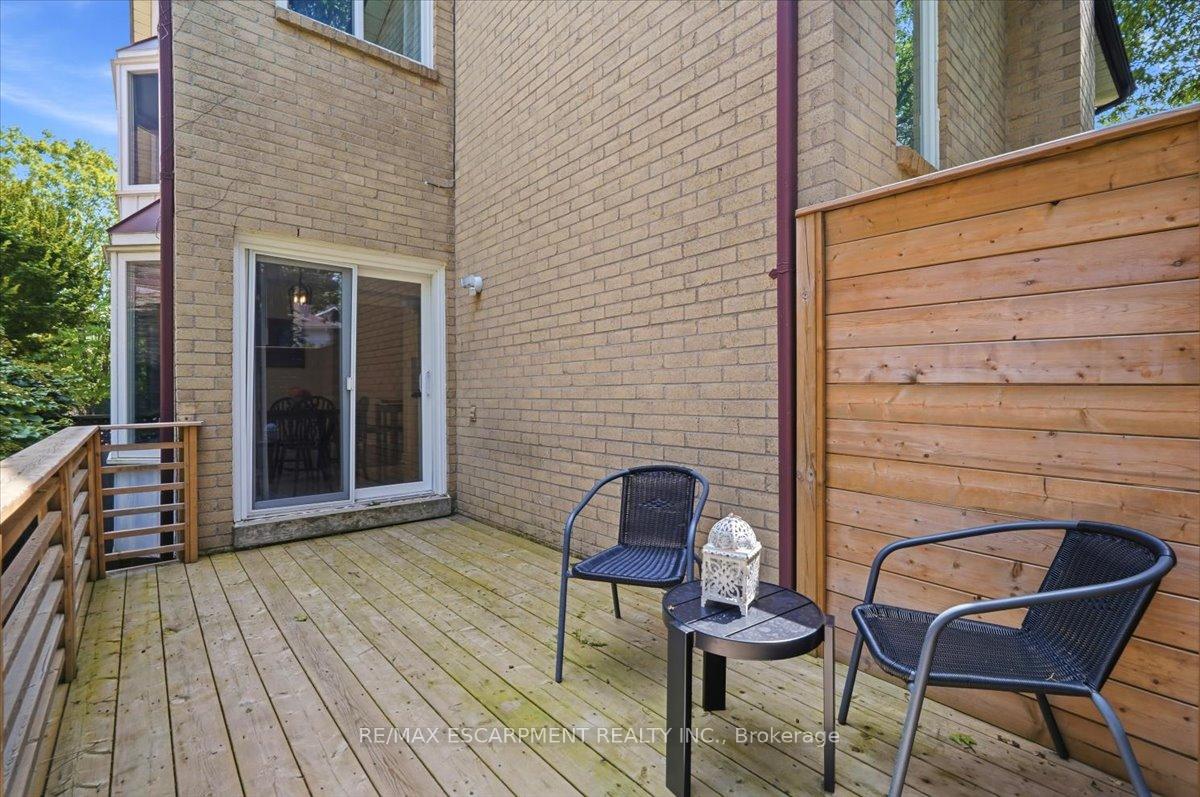 Photo 39 of 140 Romain Crescent, Oakville, College Park — HOMEH