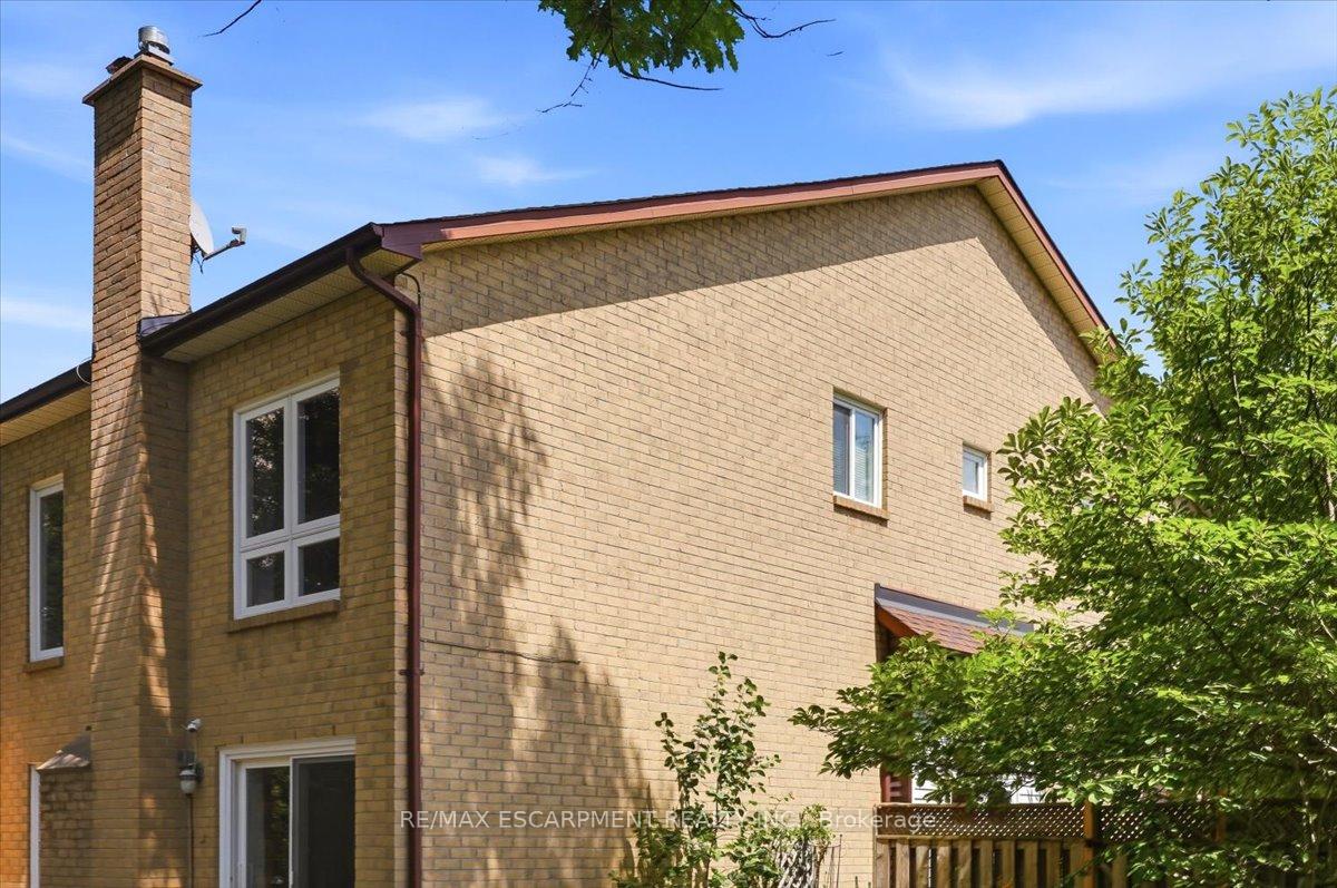 Photo 44 of 140 Romain Crescent, Oakville, College Park — HOMEH