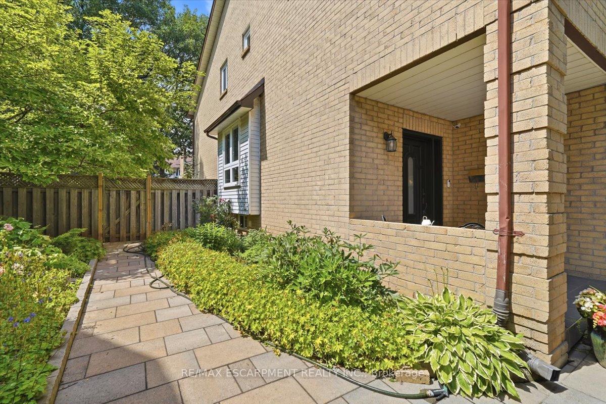 Photo 46 of 140 Romain Crescent, Oakville, College Park — HOMEH