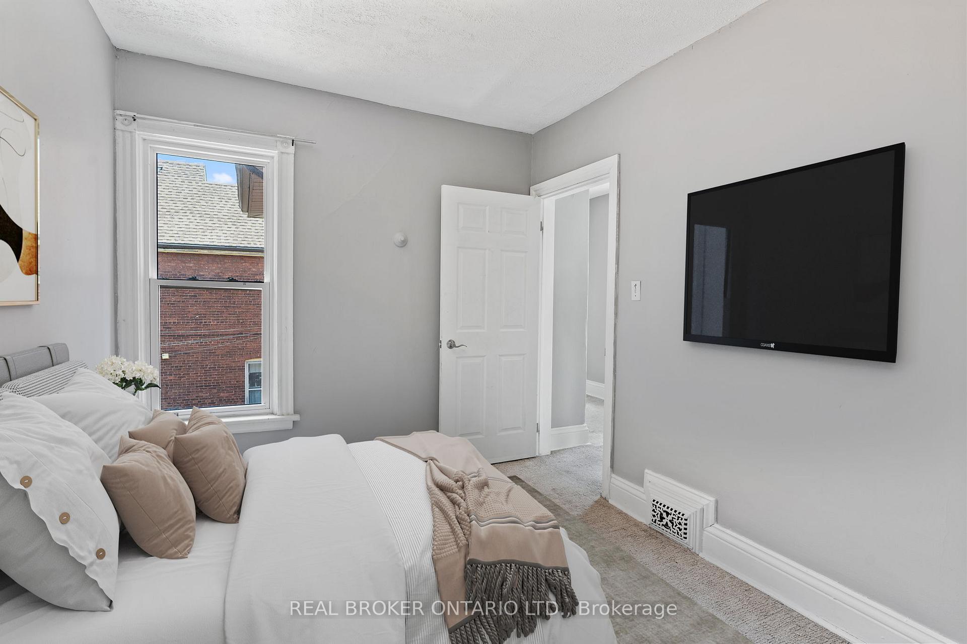Photo 13 of 40 Ashley Street, Hamilton, Landsdale — HOMEH