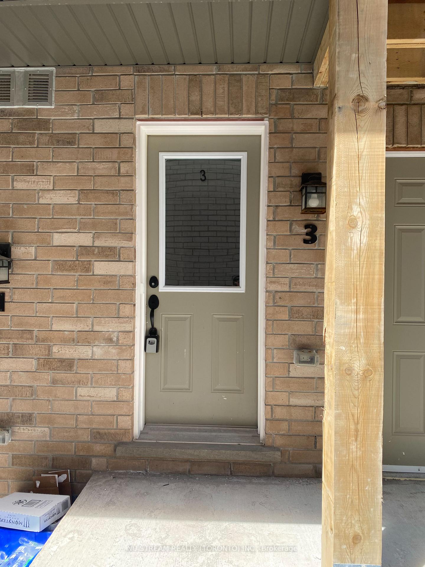 Photo 2 of Unit 3, 9 Hay Lane, Barrie, Rural Barrie Southeast — HOMEH