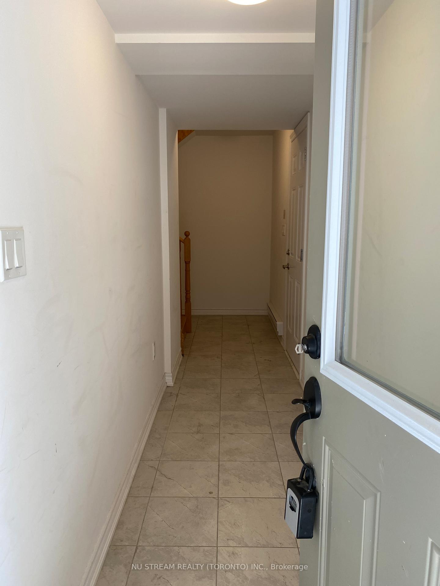 Photo 3 of Unit 3, 9 Hay Lane, Barrie, Rural Barrie Southeast — HOMEH