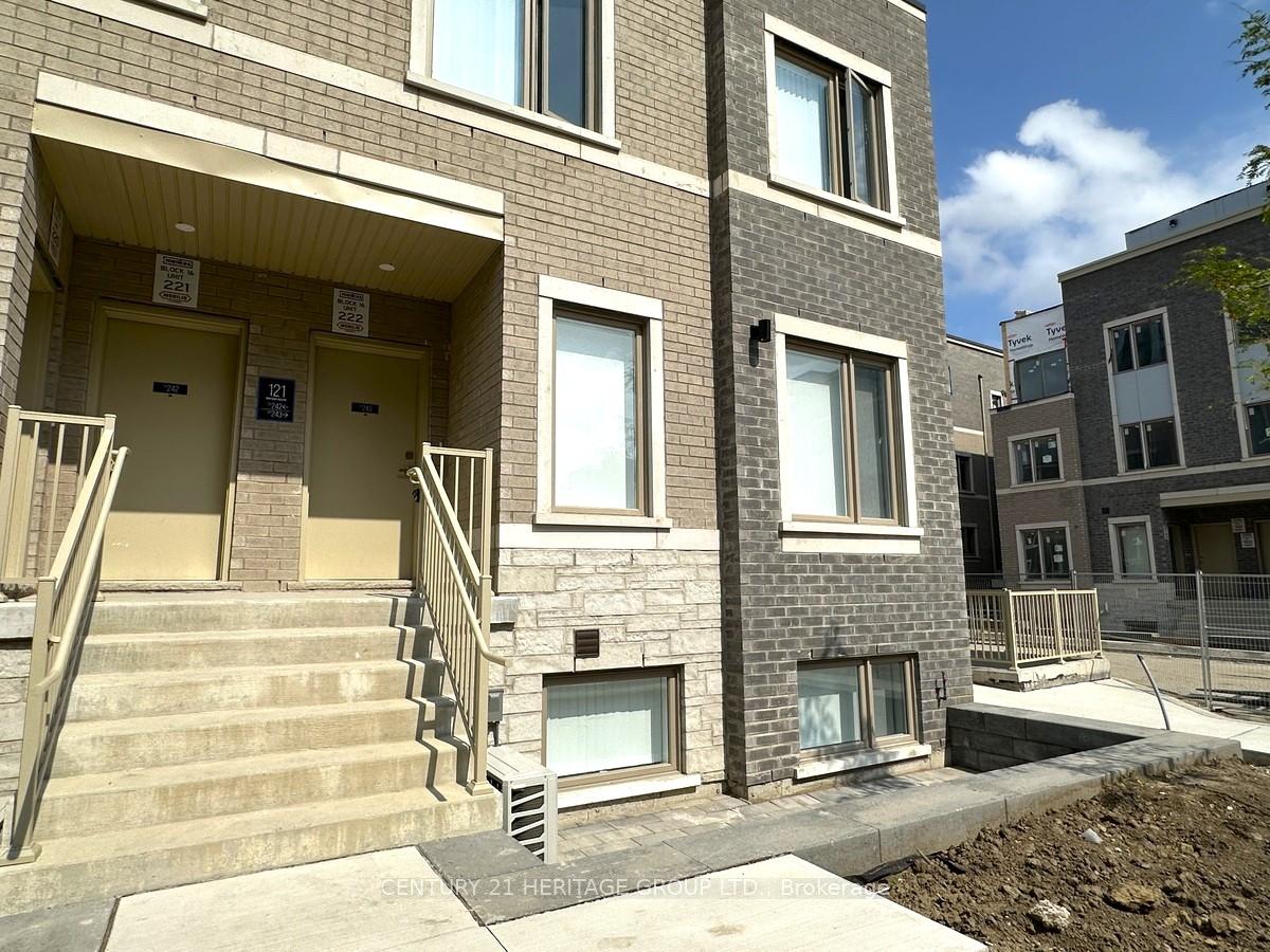 Photo 3 of Unit TH243, 121 Honeycrisp Crescent, Vaughan, Vaughan Corporate Centre — HOMEH