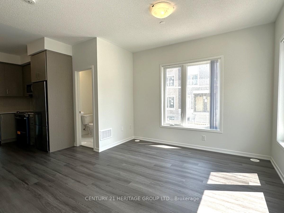 Photo 6 of Unit TH243, 121 Honeycrisp Crescent, Vaughan, Vaughan Corporate Centre — HOMEH