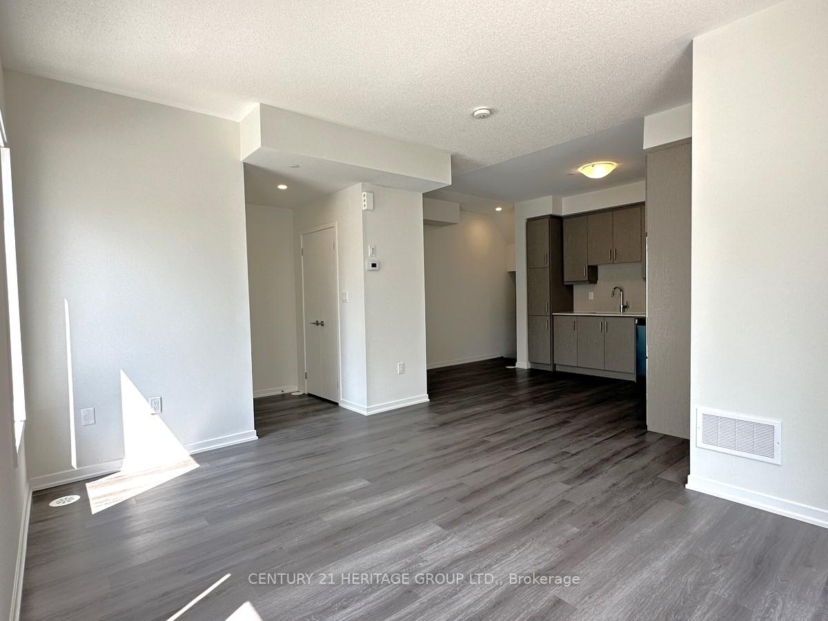 Photo 7 of Unit TH243, 121 Honeycrisp Crescent, Vaughan, Vaughan Corporate Centre — HOMEH