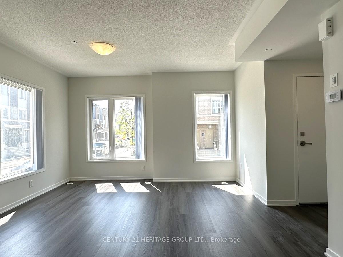 Photo 8 of Unit TH243, 121 Honeycrisp Crescent, Vaughan, Vaughan Corporate Centre — HOMEH