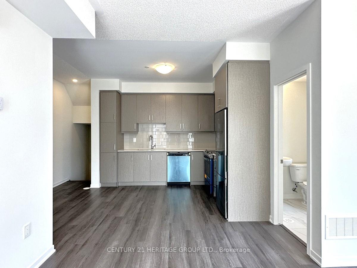 Photo 9 of Unit TH243, 121 Honeycrisp Crescent, Vaughan, Vaughan Corporate Centre — HOMEH