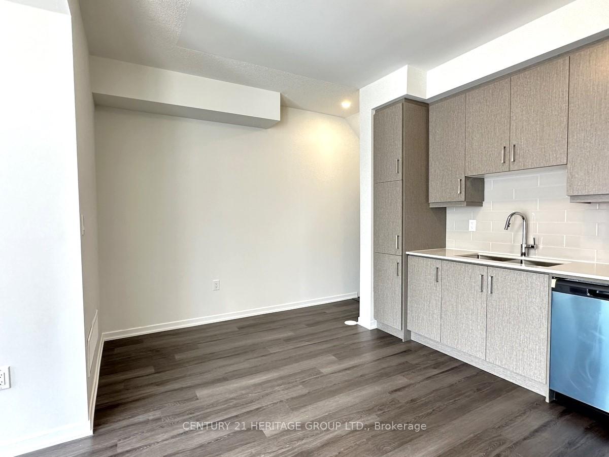 Photo 11 of Unit TH243, 121 Honeycrisp Crescent, Vaughan, Vaughan Corporate Centre — HOMEH