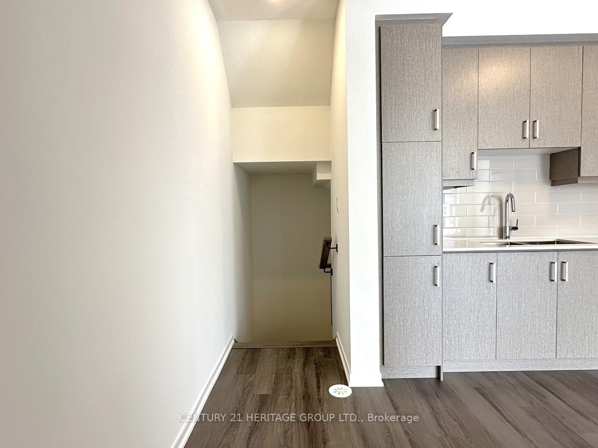 Photo 13 of Unit TH243, 121 Honeycrisp Crescent, Vaughan, Vaughan Corporate Centre — HOMEH