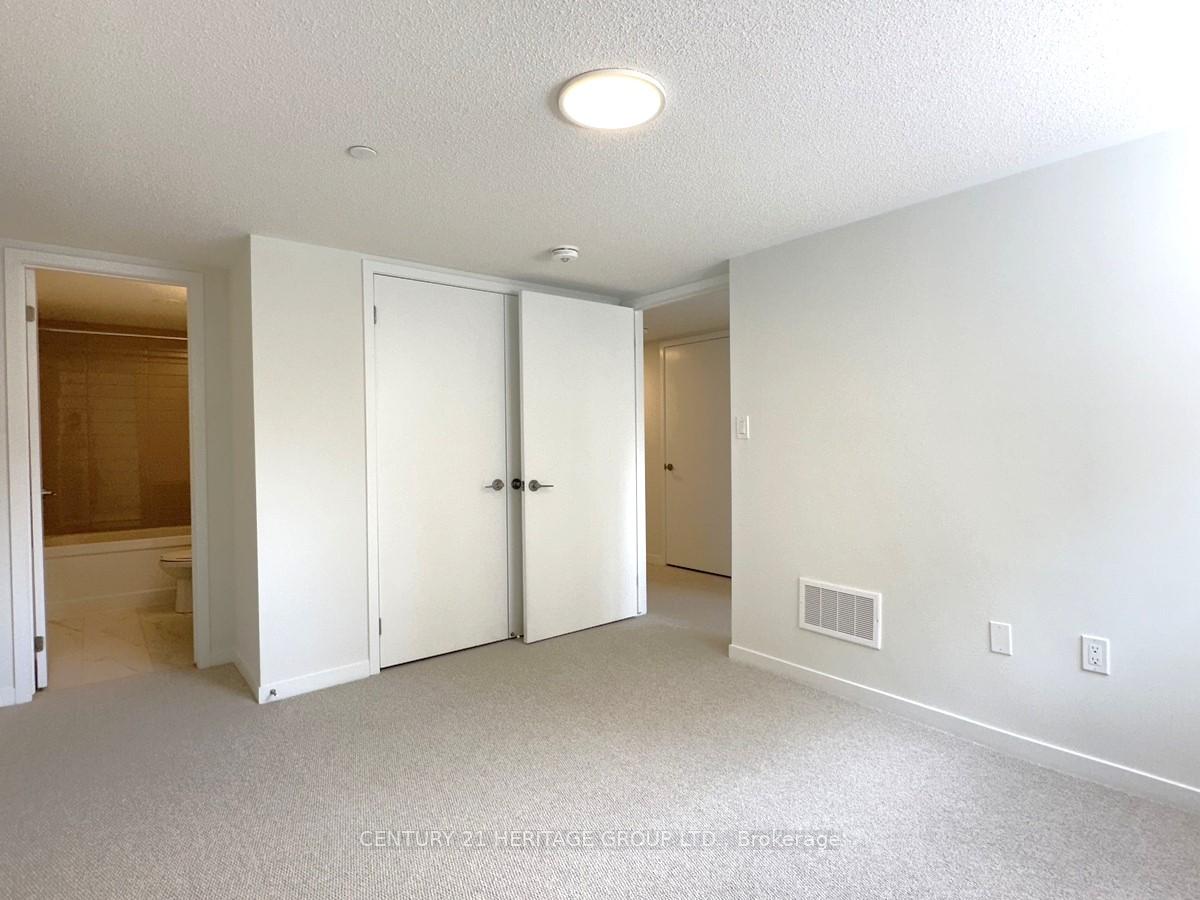 Photo 17 of Unit TH243, 121 Honeycrisp Crescent, Vaughan, Vaughan Corporate Centre — HOMEH