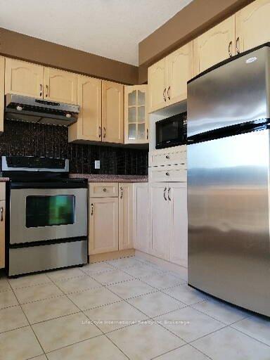 Photo 5 of Unit Main Unit, 22 Clairfields Drive W, Guelph, Clairfields/Hanlon Business Park — HOMEH